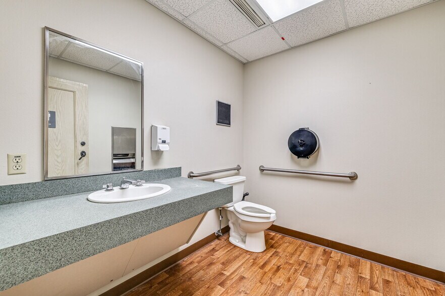 More Photos Of 29 S Chadbourne St, San Angelo Drugstore For Sale