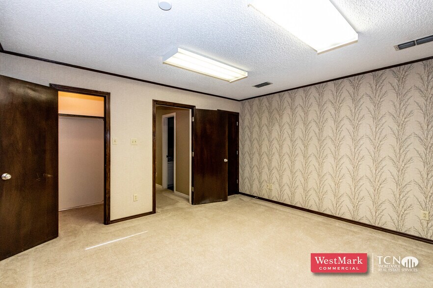 More Photos Of 4010 21st St, Lubbock Office For Lease