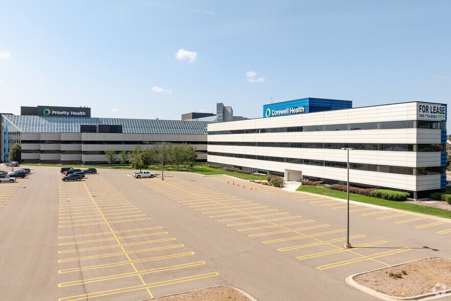 More Photos Of 26913 Northwestern Hwy, Southfield Medical For Lease