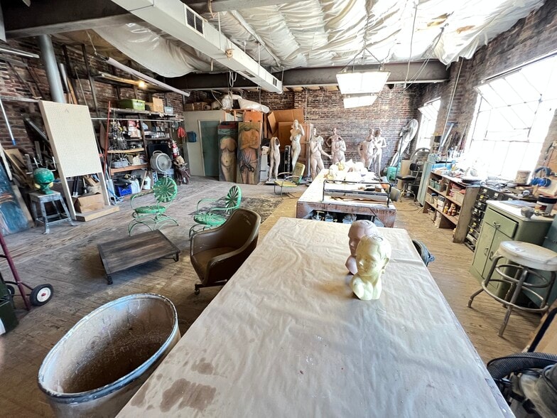 More Photos Of 1438-1442 Light St, Baltimore Showroom For Sale