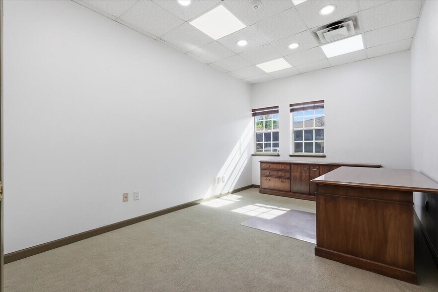 More Photos Of 6170 Ridgeview Ct, Reno Office For Lease