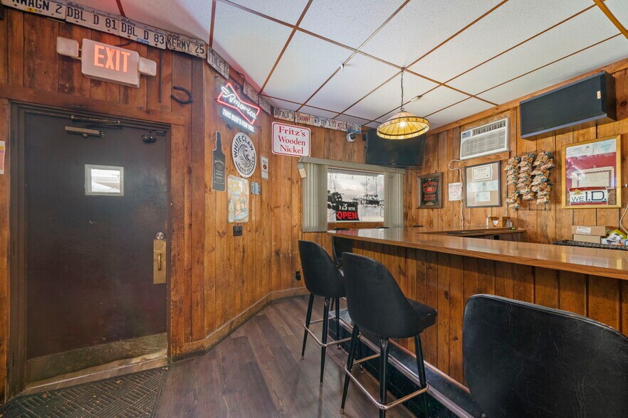 More Photos Of 208 N Walnut St, Stillman Valley General Retail For Sale