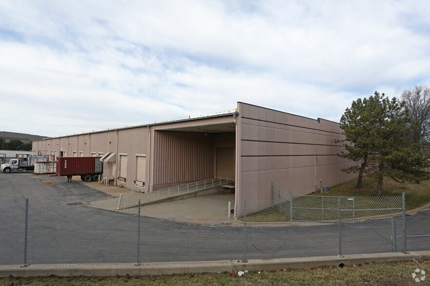 More Photos Of 9801-9829 Commerce Pky, Lenexa Manufacturing For Sale