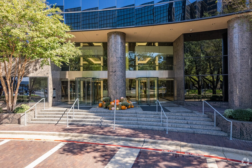 More Photos Of 5005 Lyndon B Johnson Fwy, Dallas Office For Lease