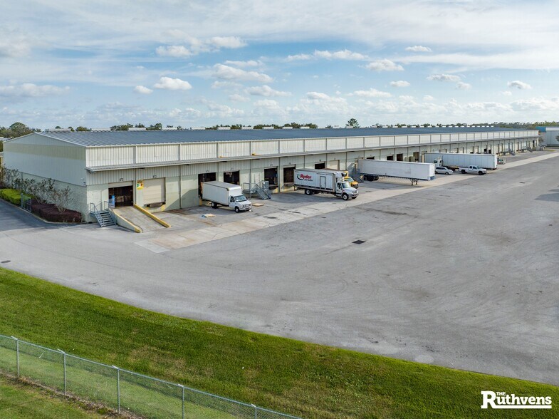 More Photos Of 3919 Air Park Dr, Lakeland Warehouse For Lease