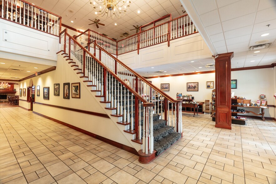 More Photos Of 3202 Shelbyville Rd, Shelbyville Specialty For Sale