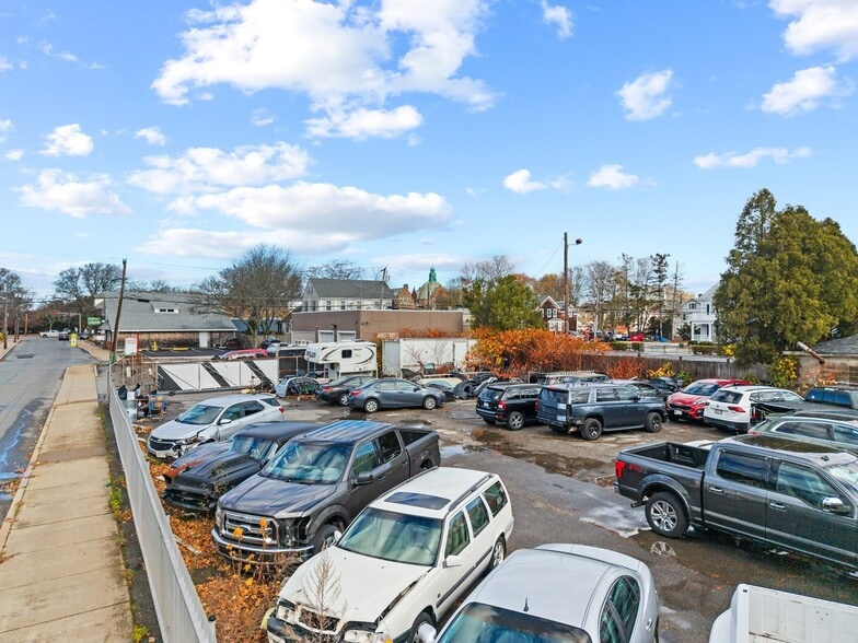 More Photos Of 98 Middle St, Fairhaven Service For Sale