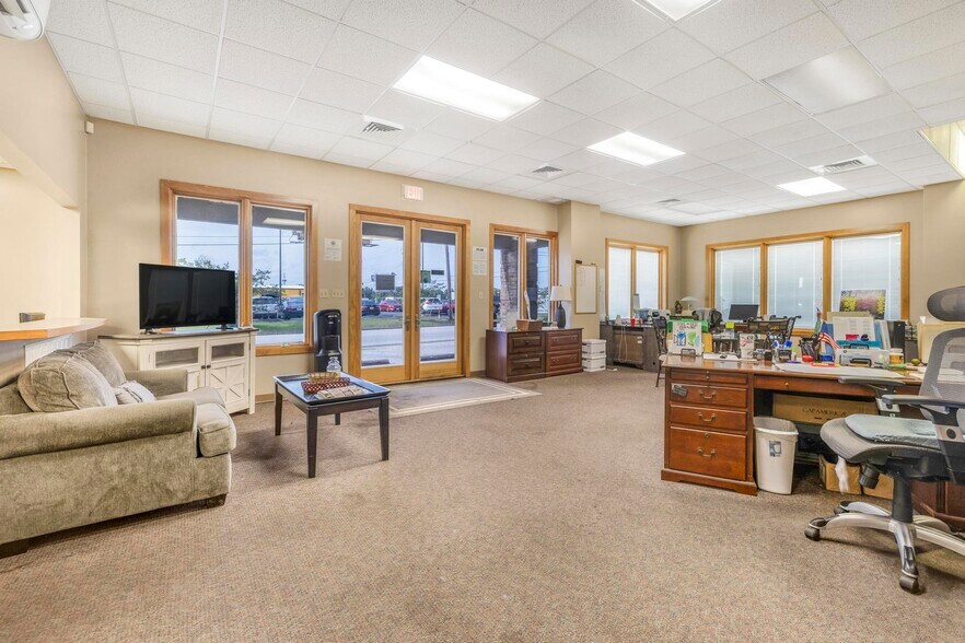 More Photos Of 1250 W I-65 Service Rd S, Mobile Warehouse For Sale