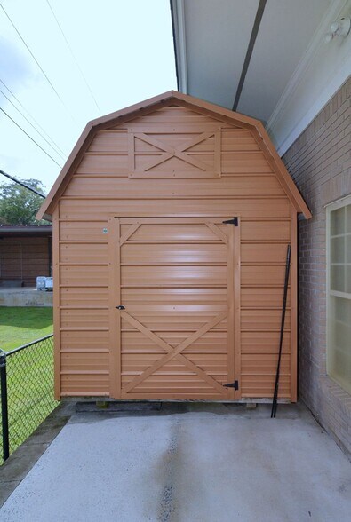 More Photos Of 803 N Jackson St, Albany Office For Lease