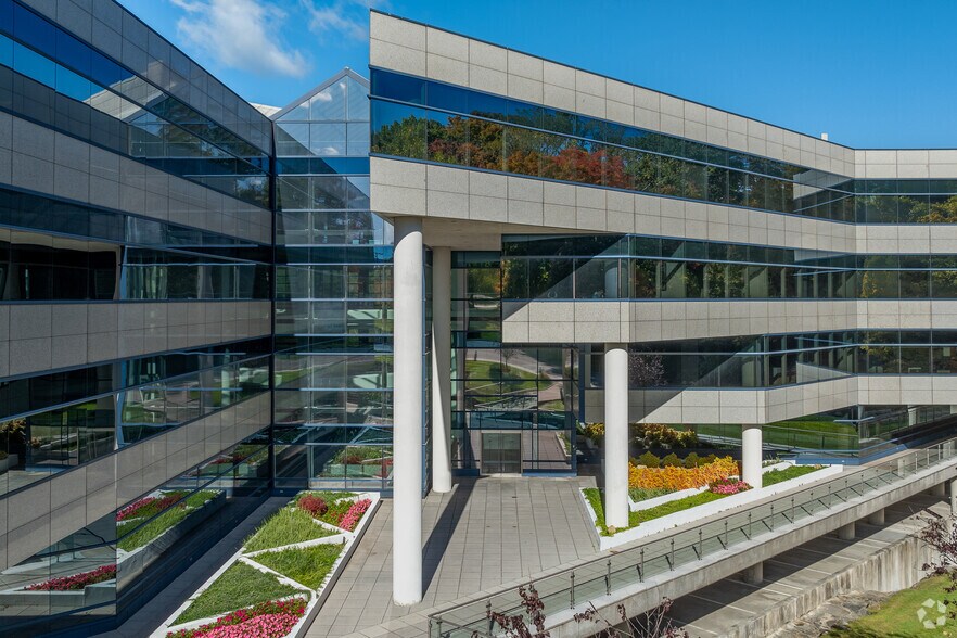 More Photos Of 200 Summit Lake Dr, Valhalla Office For Lease