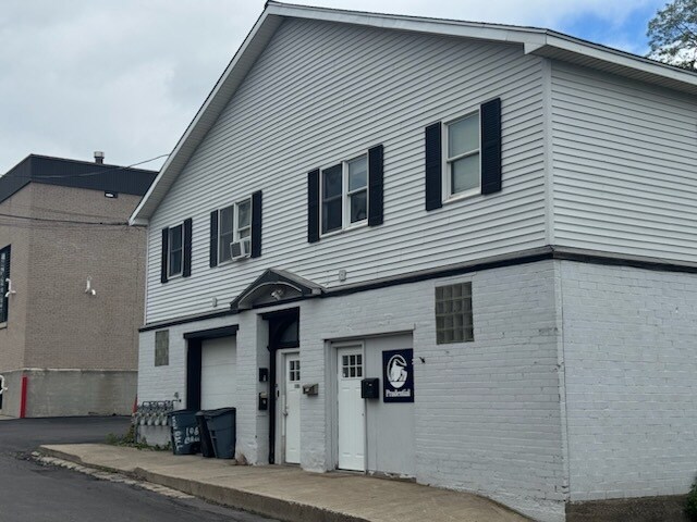 More Photos Of 108 Ball St, East Syracuse Flex For Sale