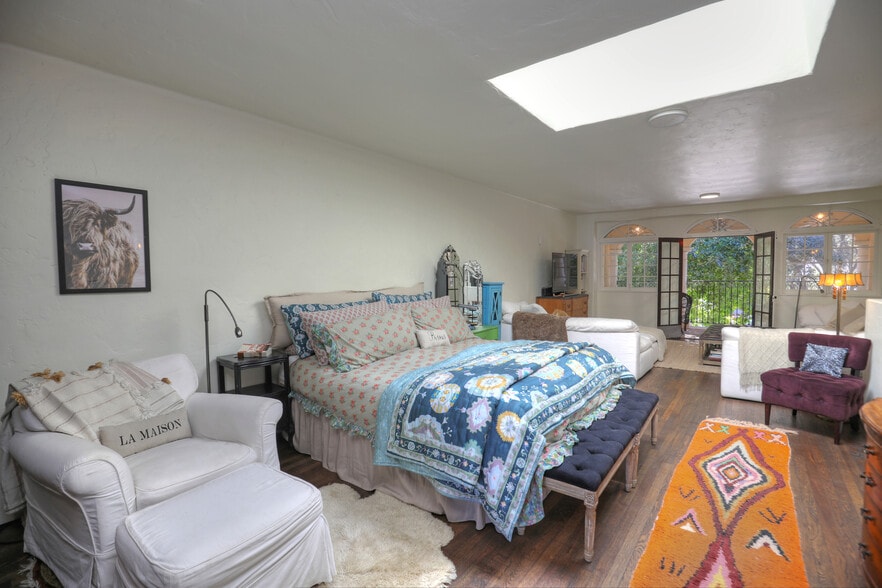 More Photos Of 532 State St, Santa Barbara Restaurant For Sale