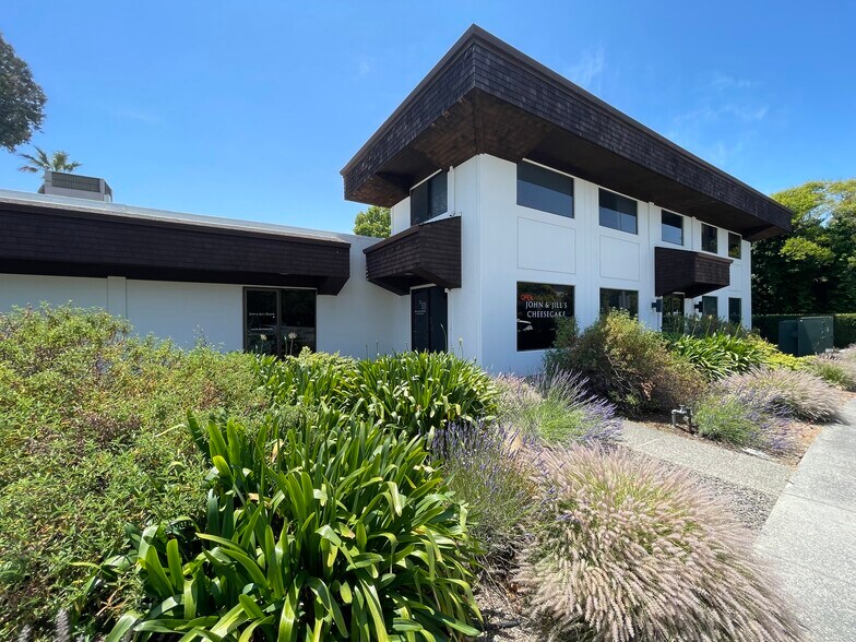 More Photos Of 4 Commercial Blvd, Novato Manufacturing For Lease