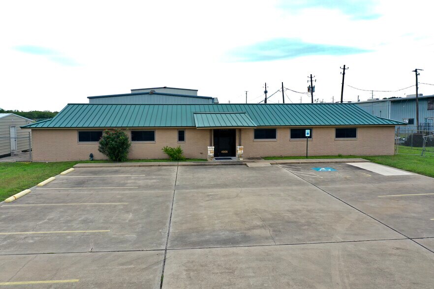 More Photos Of 4906 Houston Hwy, Victoria Light Distribution For Sale