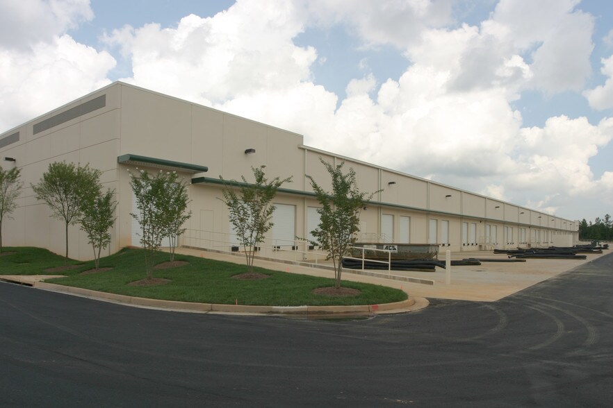More Photos Of 76 Southwoods Pky, Hapeville Warehouse For Lease