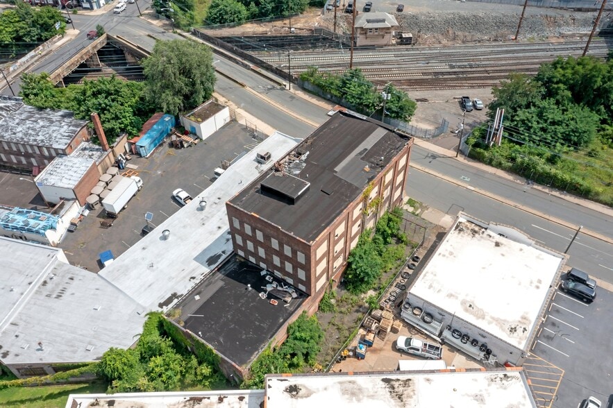 More Photos Of 636 E State St, Trenton Warehouse For Lease