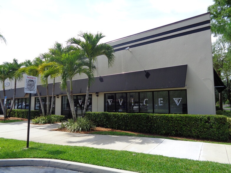 More Photos Of 11300-11354 Wiles Rd, Coral Springs General Retail For Lease