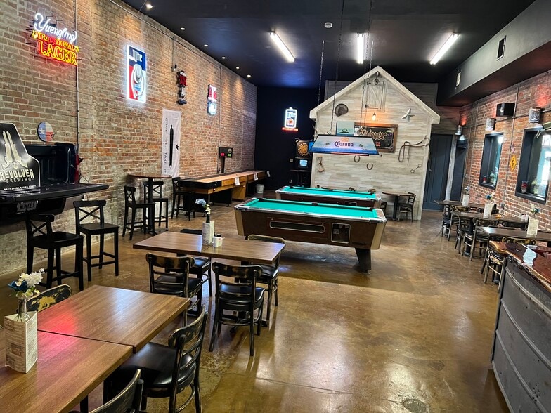 More Photos Of 503-505 S Main St, Calvert Restaurant For Sale