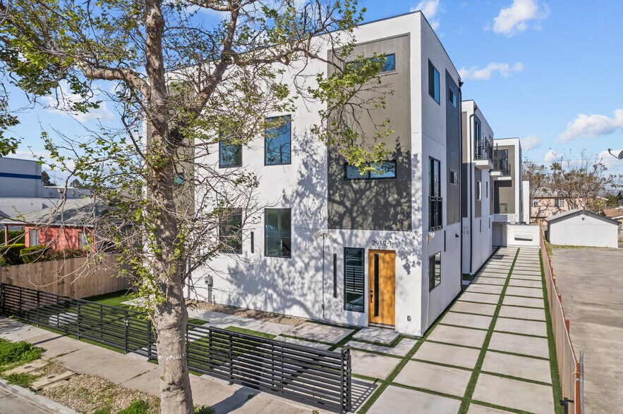 Primary Photo Of 2923 S Burnside Ave, Los Angeles Apartments For Sale
