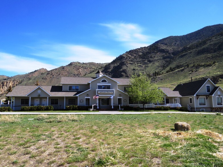 More Photos Of 4 Maiden Basin Dr, Gardiner Hospitality For Sale