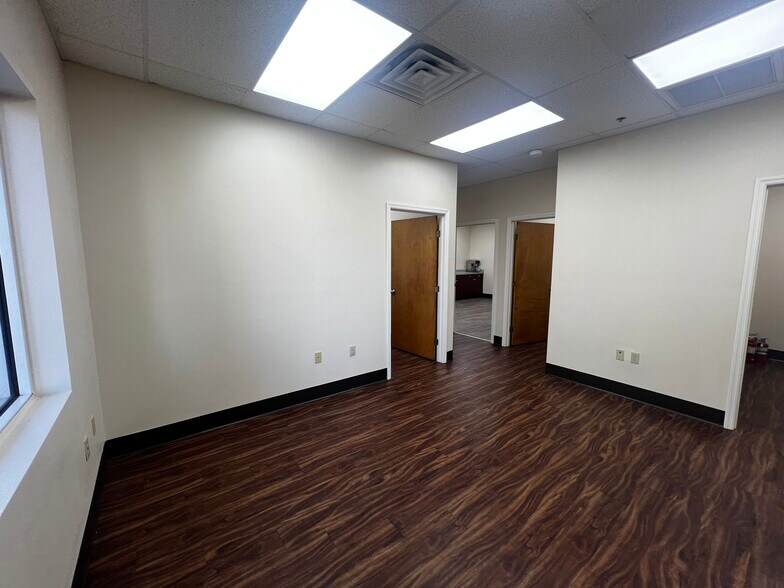 More Photos Of 3125 Drane Field Rd, Lakeland Warehouse For Lease