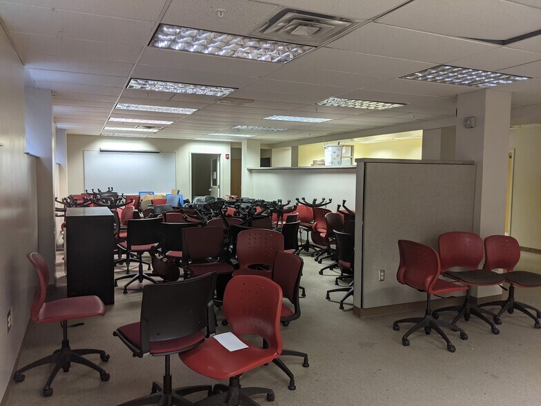 More Photos Of 184 Salem Ave, Dayton Office Residential For Lease