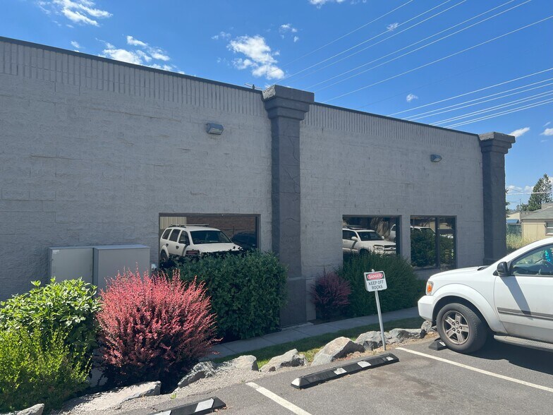 More Photos Of 1012 SE Cleveland Ave, Bend Storefront Retail Office For Lease