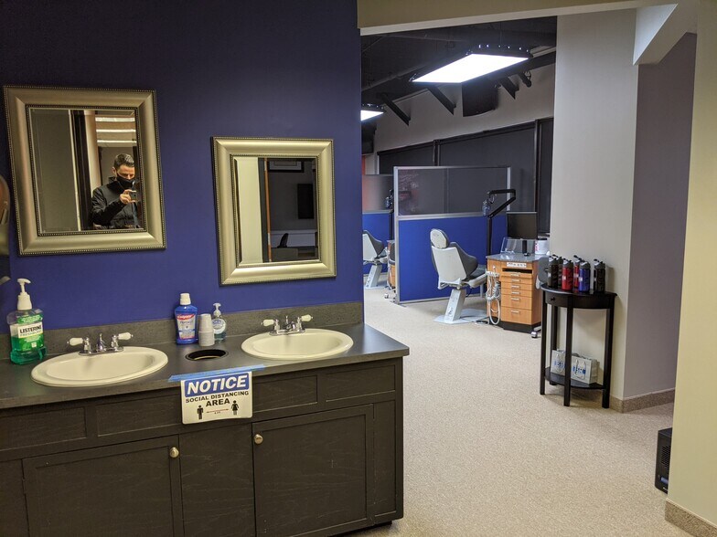 More Photos Of 800 Ayrault Rd, Fairport Medical For Lease