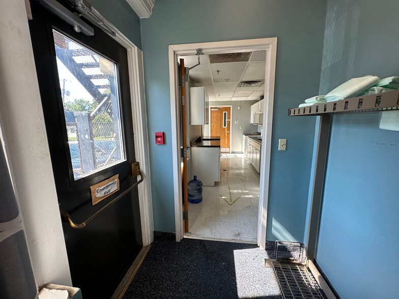 More Photos Of 314 Park St, Fulton Office For Sale