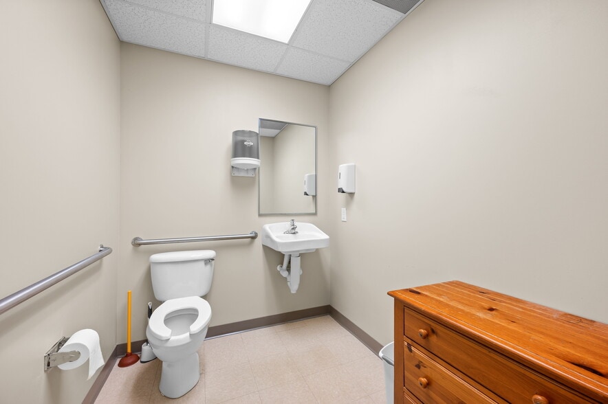 More Photos Of 1234 Mann Dr, Matthews Office For Lease