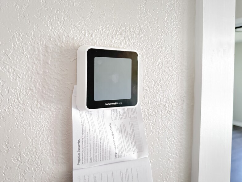 More Photos Of 1419 S Main St, Weatherford Storefront Retail Office For Sale