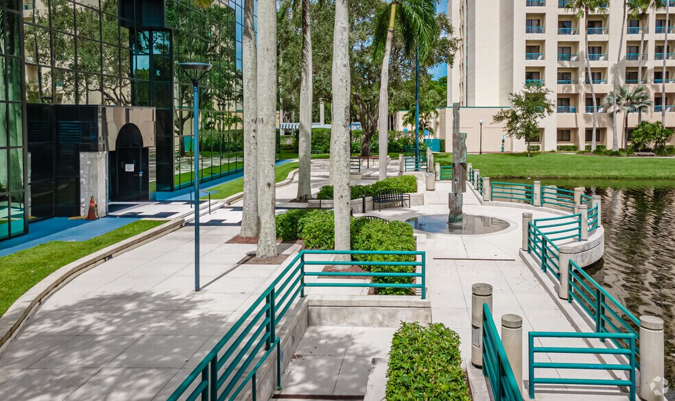 More Photos Of 7900 Glades Rd, Boca Raton Office For Lease