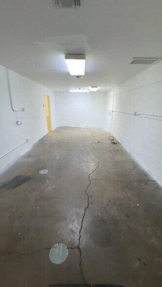 Primary Photo Of 16154-16160 Wyandotte St, Van Nuys Warehouse For Lease