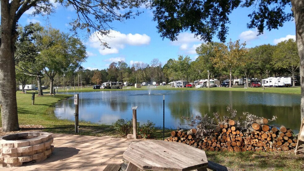 More Photos Of 17500 NE US Highway 301, Waldo Trailer Camper Park For Sale
