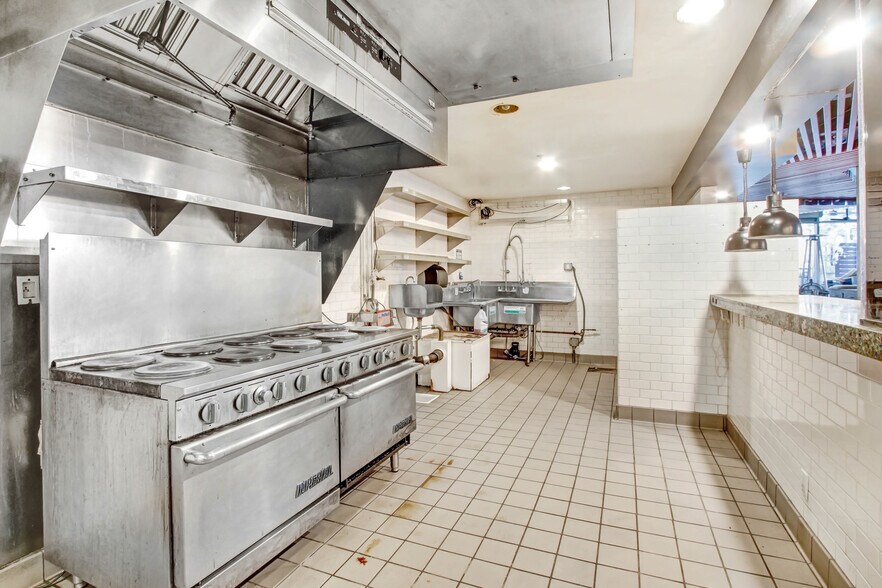 More Photos Of 1050 S Flower St, Los Angeles Apartments For Lease