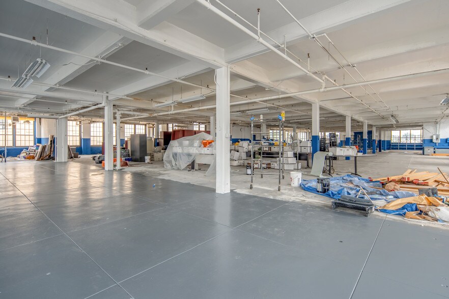 More Photos Of 86-90 Forrest St, Jersey City Warehouse For Lease