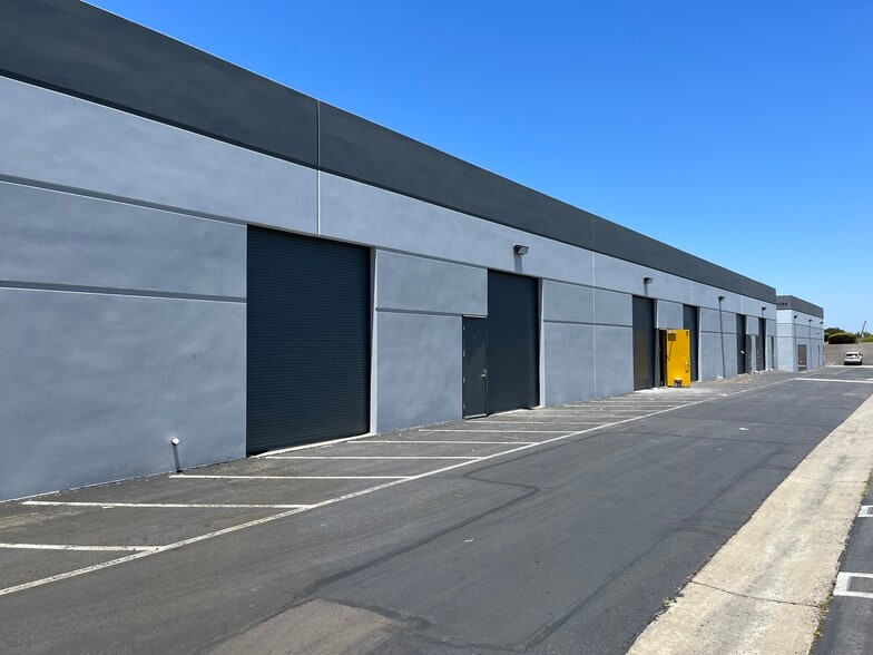 More Photos Of 1386 Poinsettia Ave, Vista Manufacturing For Lease