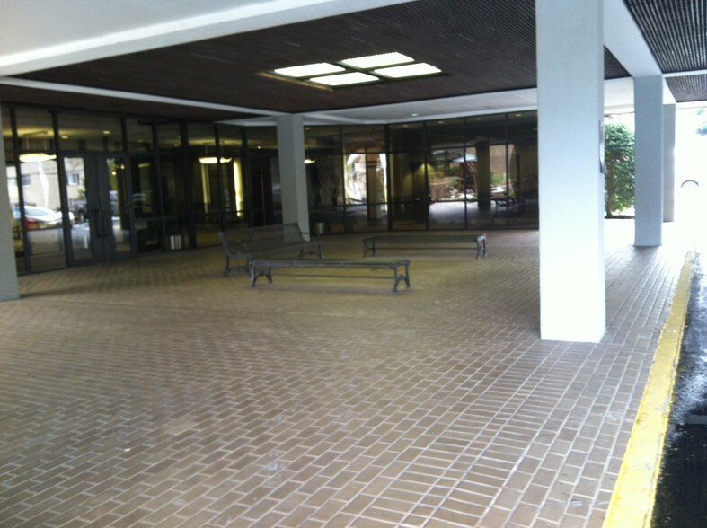 More Photos Of 9900 Main St, Fairfax Office For Lease