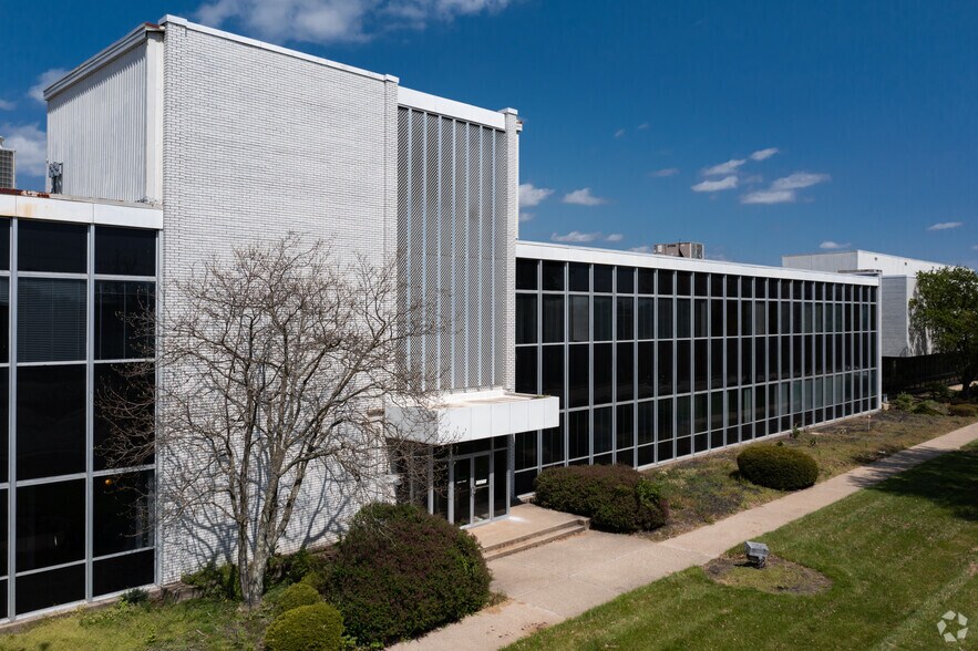 More Photos Of 7100 Industrial Rd, Florence Manufacturing For Sale