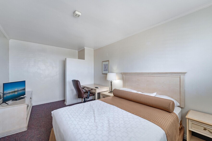 More Photos Of 423 W Main St, Vernal Hotel For Sale