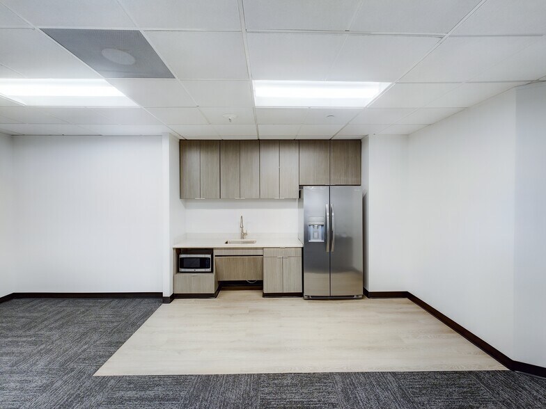 More Photos Of 1420 W Mockingbird Ln, Dallas Office For Lease