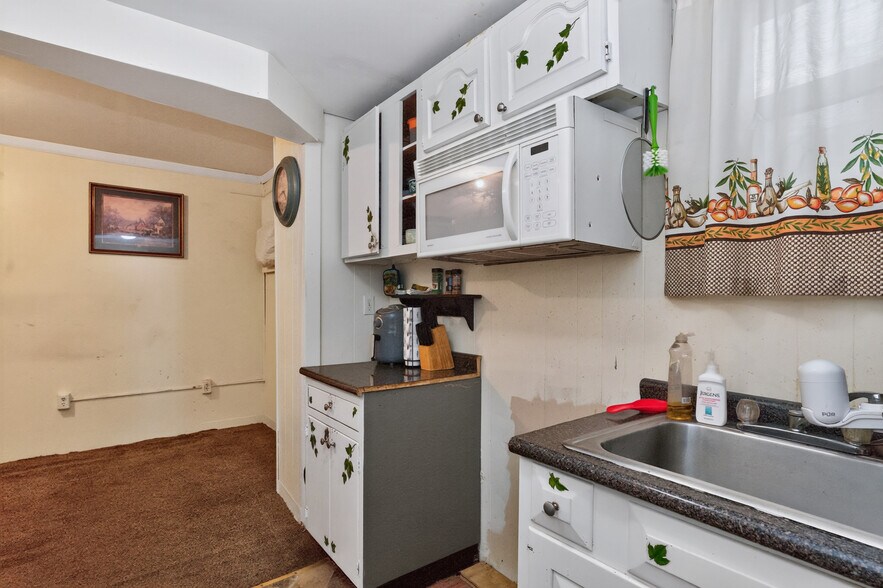 More Photos Of 41 Chestnut St, Amsterdam Storefront Retail Residential For Sale