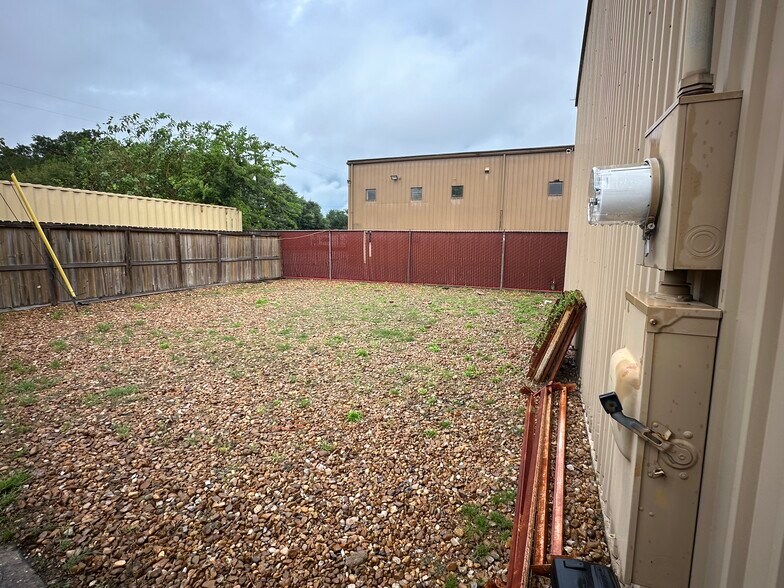 More Photos Of 10202 Mula Cir, Stafford Warehouse For Lease