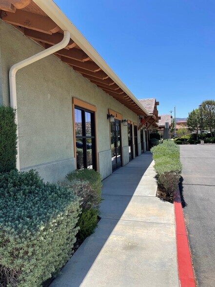 More Photos Of 853 Auto Center Dr, Palmdale Unknown For Lease