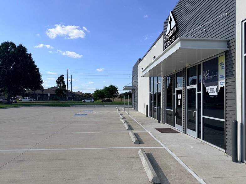 More Photos Of 18107 Longenbaugh, Cypress Showroom For Lease