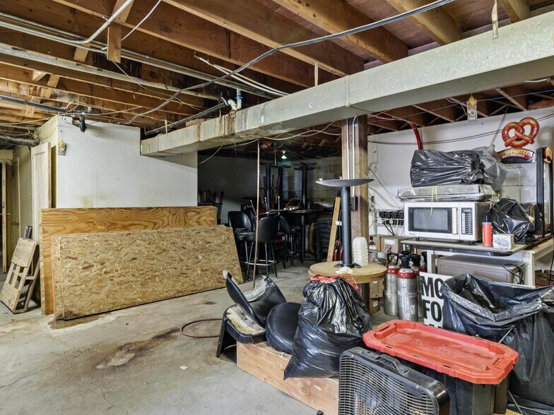 More Photos Of 1015 Chestnut St, Carlin Convenience Store For Sale