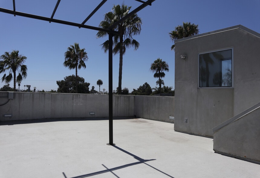 More Photos Of 1421 ABBOT KINNEY, Venice Office For Lease
