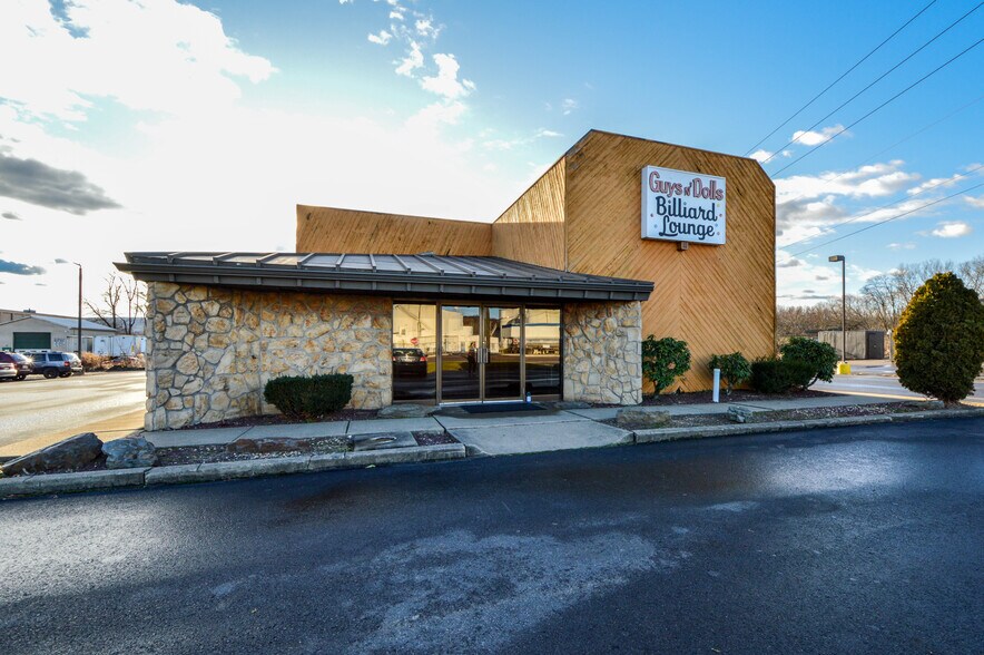 More Photos Of 59 S Wyoming Ave, Edwardsville Freestanding For Lease