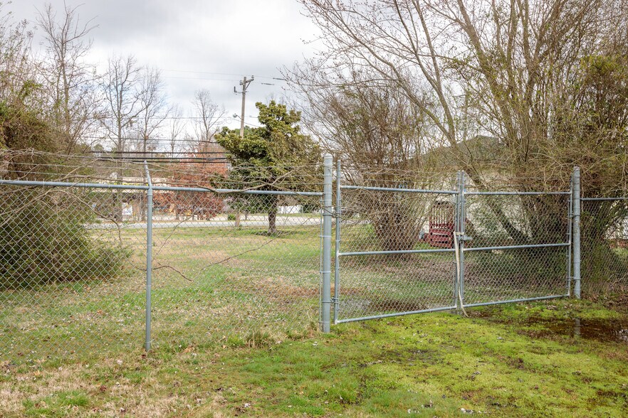 More Photos Of 217 E Williamsburg Rd, Sandston Office For Sale