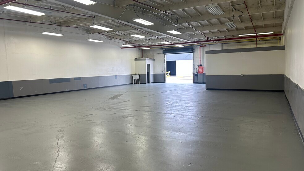 More Photos Of 13259-13265 Imperial Hwy, Whittier Warehouse For Lease